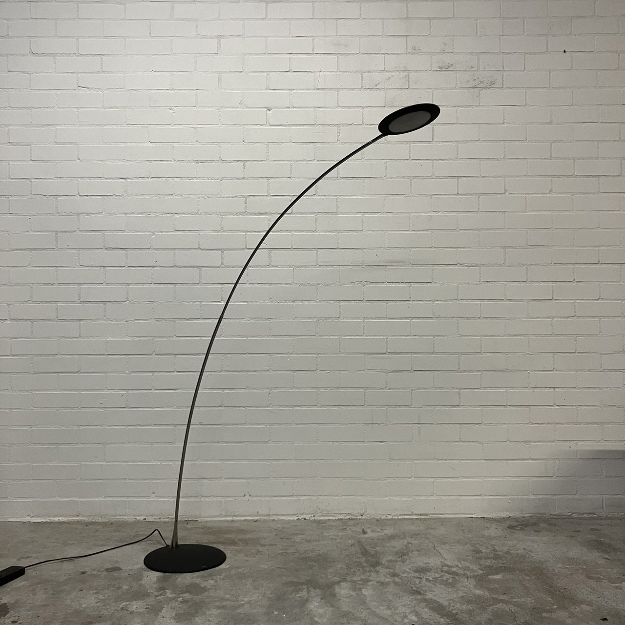 Lampada ad arco di design di Philips