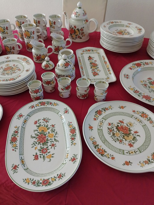 Villeroy & Boch dinnerware 12-person set