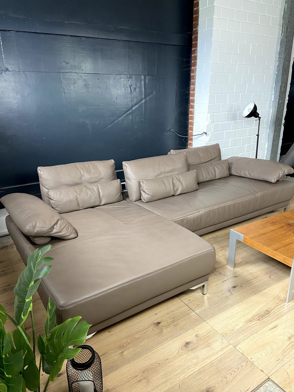 Ewald Schillig leather sofa with seat depth adjustment | €2,200 | Whoppah