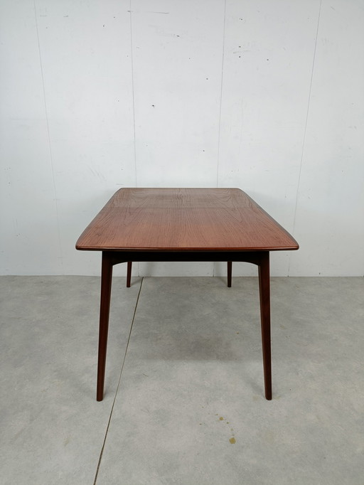 Louis van Teeffelen for Wébe dining table