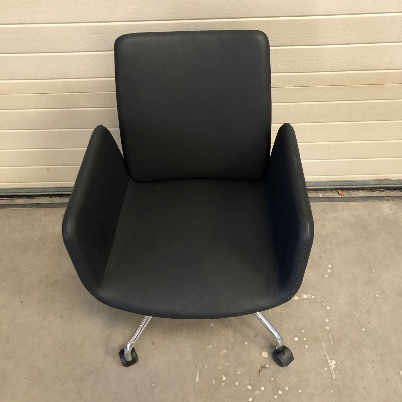 Lumi Swivel Chair ショップ by Dietiker