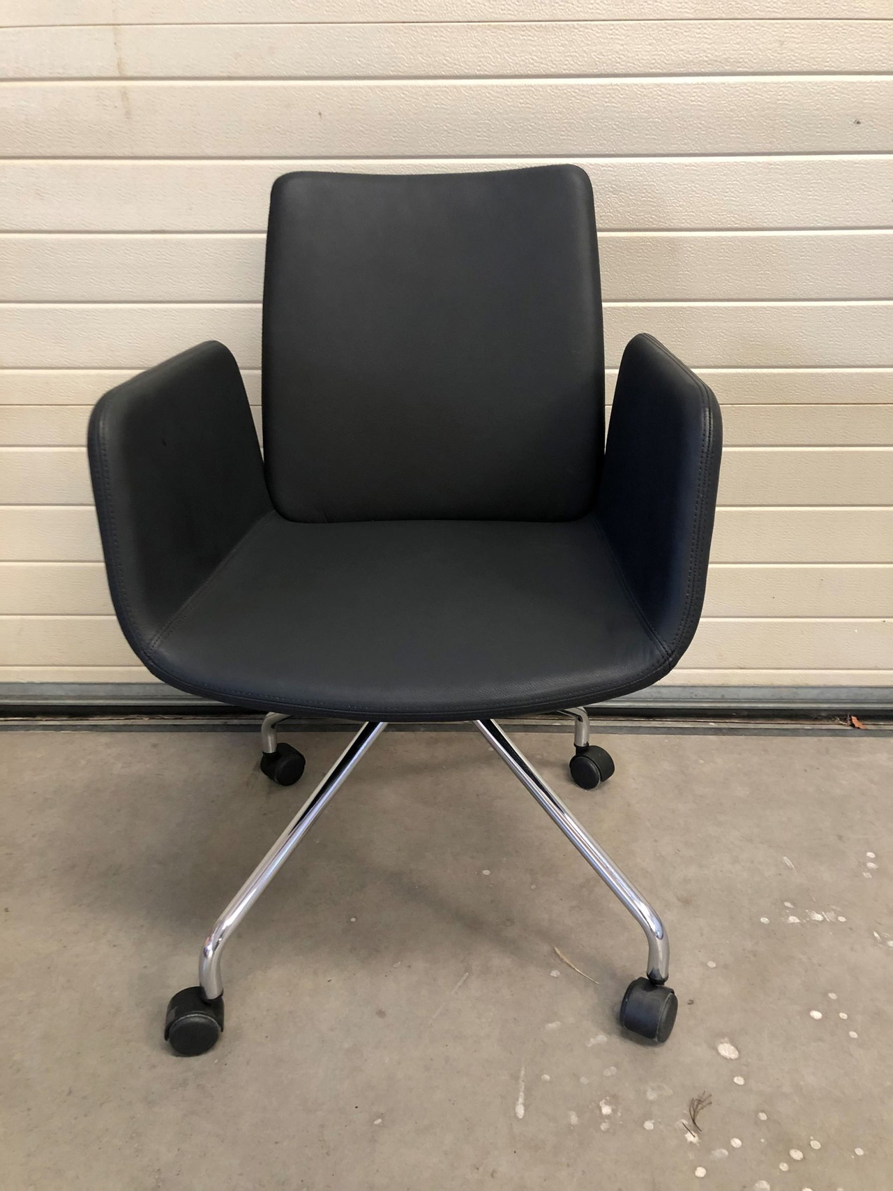 Lumi Swivel Chair by Dietiker 【公式通販】
