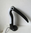 Lámpara de mesa Toucan diseñada por HT Huang