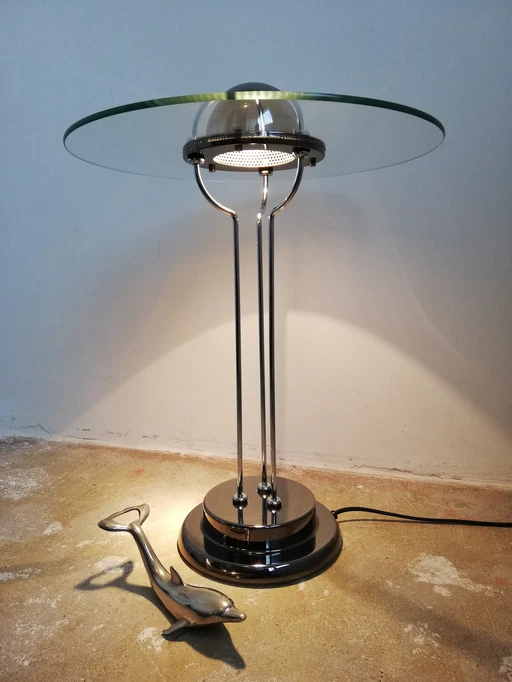 Massive table lamp