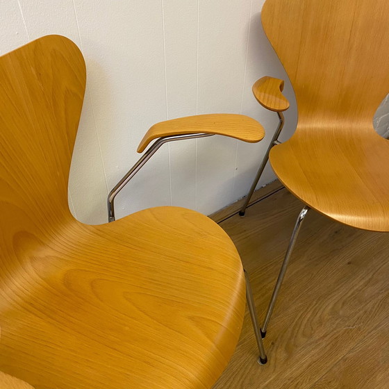 Image 1 of Chaise papillon Fritz Hansen Série 7 par Arne Jacobsen