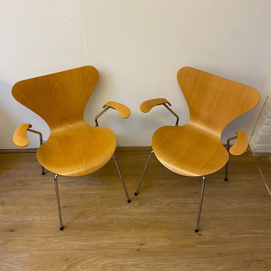 Image 1 of Chaise papillon Fritz Hansen Série 7 par Arne Jacobsen