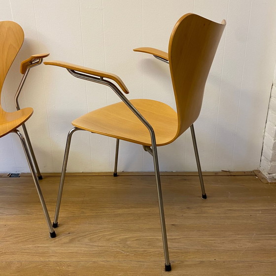 Image 1 of Fritz Hansen series 7 butterfly chair by Arne Jacobsen