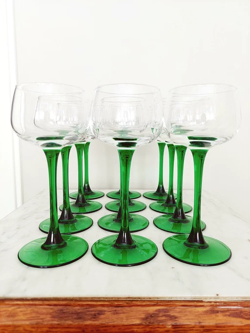 12 Luminarc Wine Glasses