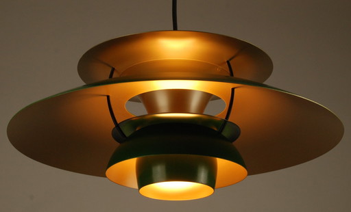 Lampe suspendue Louis Poulsen PH5 verte avec abat-jour en laiton