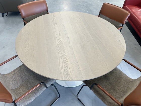 Image 1 of Leolux Columna Dining table Oak wood D130