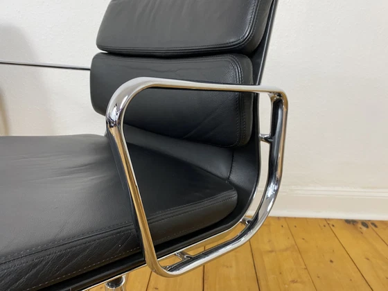 Image 1 of Set of 4 Eames Soft Pad Chairs EA 207 Vitra office chair