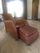 Gerard van den Berg Fauteuil Loge +hocker