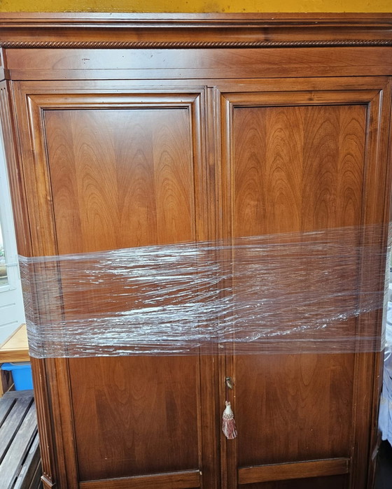 Image 1 of Hermoso gabinete antiguo italiano de madera maciza.