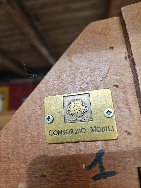 Image 1 of Hermoso gabinete antiguo italiano de madera maciza.