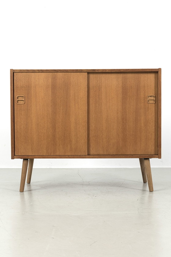 Image 1 of Armoire vintage à portes coulissantes