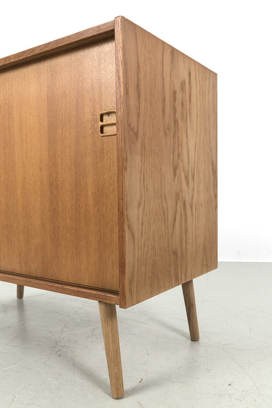 Image 1 of Armoire vintage à portes coulissantes