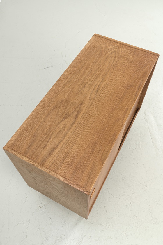 Image 1 of Armoire vintage à portes coulissantes