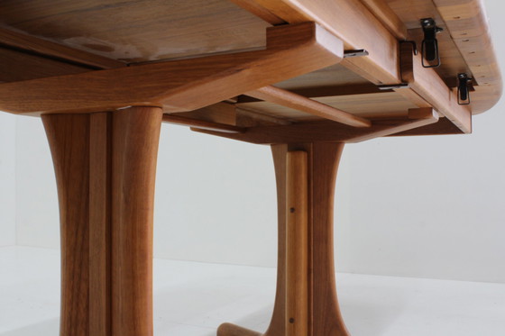 Image 1 of Korup Mobler Table de salle à manger ovale danoise à rallonge en teck massif