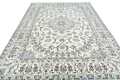 Hand Knotted Nain Persian Rug With Silk - 302 X 205 Cm