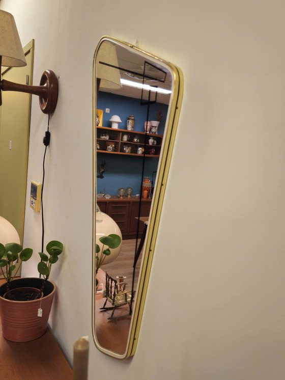 Image 1 of Specchio asimmetrico vintage in ottone dorato