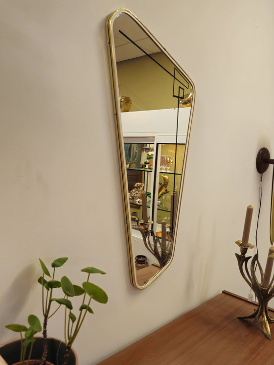 Image 1 of Specchio asimmetrico vintage in ottone dorato