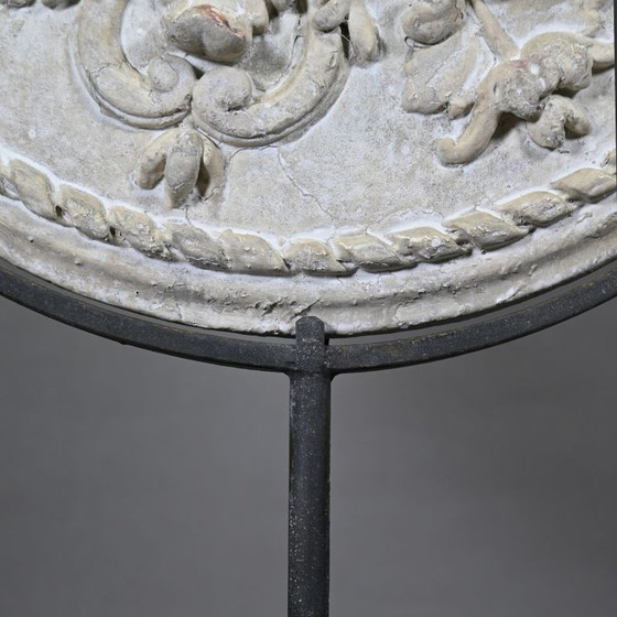 Image 1 of Ceiling ornament on pedestal (small)