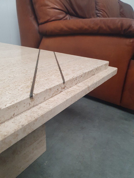 Image 1 of Set di 3 tavolini da caffè vintage in marmo travertino e ottone anni '70