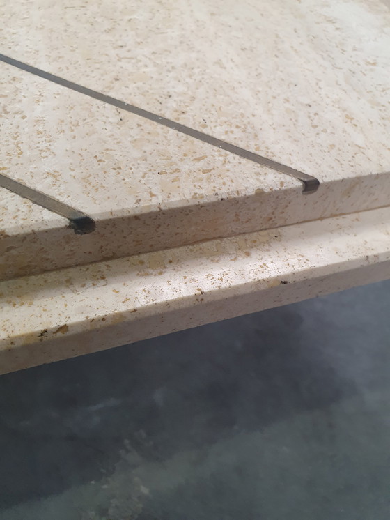 Image 1 of Set di 3 tavolini da caffè vintage in marmo travertino e ottone anni '70