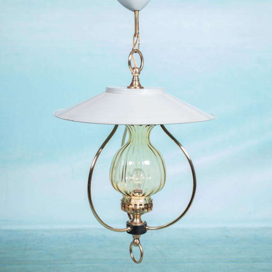 Image 1 of Lampe suspendue vintage des années 1950 en verre et laiton, lanterne de salle