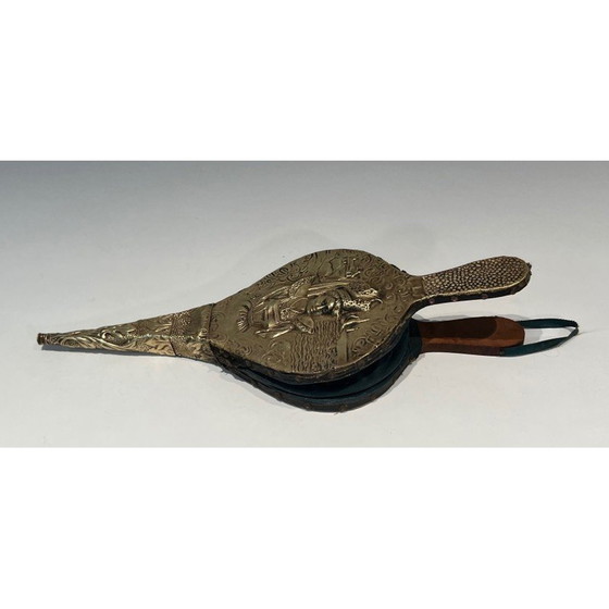 Image 1 of Soffietto per camino d'epoca in ottone sbalzato con l'immagine di una donna, Francia 1900