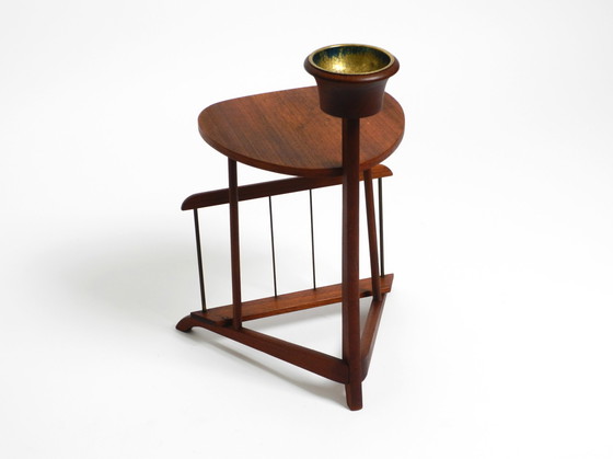 Image 1 of Rare petite table d'appoint danoise en teck Mid Century Modern avec compartiment à magazines et cendrier