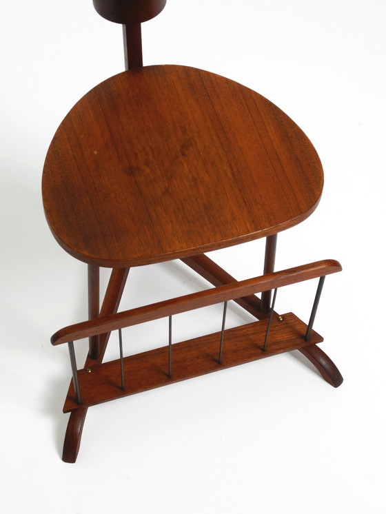 Image 1 of Rare petite table d'appoint danoise en teck Mid Century Modern avec compartiment à magazines et cendrier