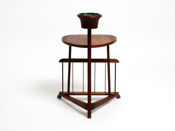 Image 1 of Rare petite table d'appoint danoise en teck Mid Century Modern avec compartiment à magazines et cendrier