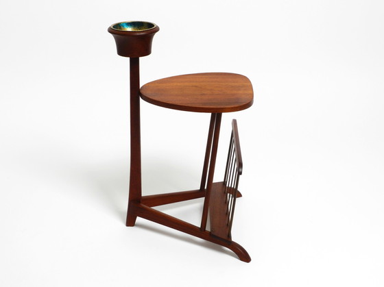 Image 1 of Rare petite table d'appoint danoise en teck Mid Century Modern avec compartiment à magazines et cendrier