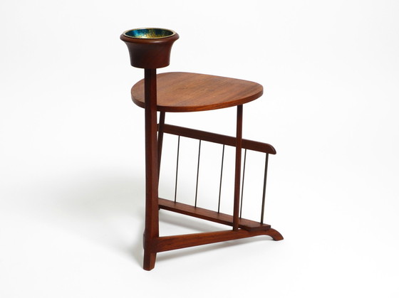 Image 1 of Rare petite table d'appoint danoise en teck Mid Century Modern avec compartiment à magazines et cendrier