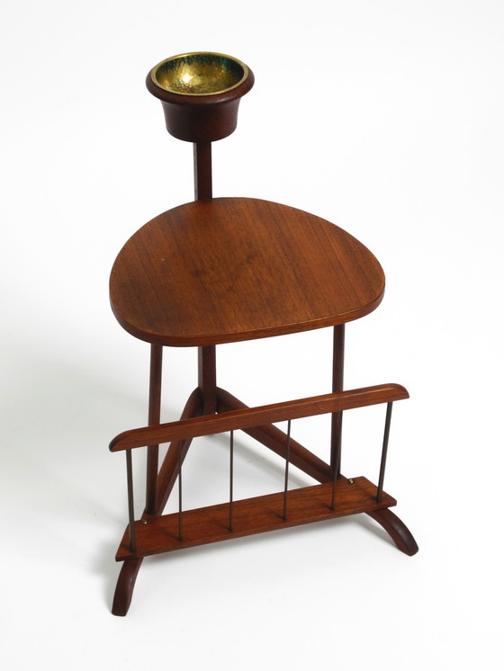 Image 1 of Rare petite table d'appoint danoise en teck Mid Century Modern avec compartiment à magazines et cendrier