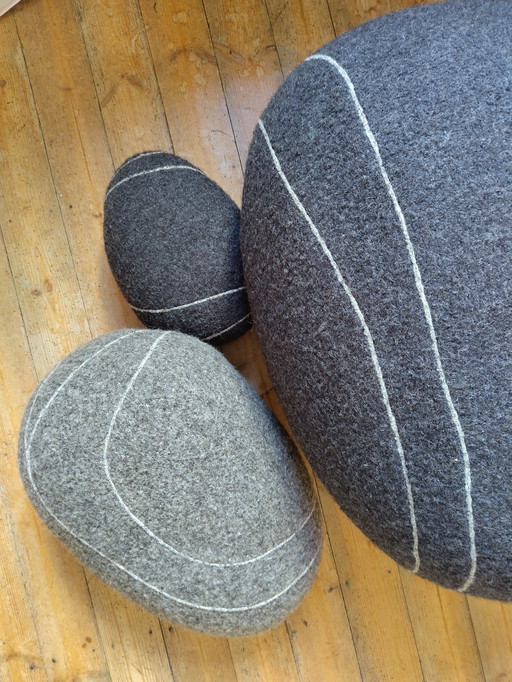 Smarin, Three Livingstones Poufs