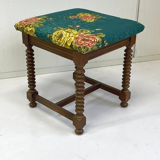 Image 1 of Sgabello antico rivestito con gambe a bobina