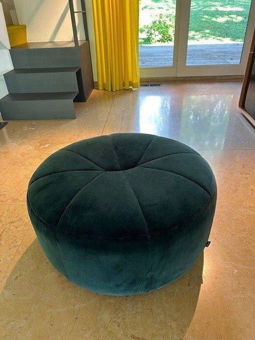 Pierre Paulin Pumpkin armchair and pouffe. Annee 2013, Recovered by Ligne Roset in 2021. Vert Sapin En Velour Perfect Condition