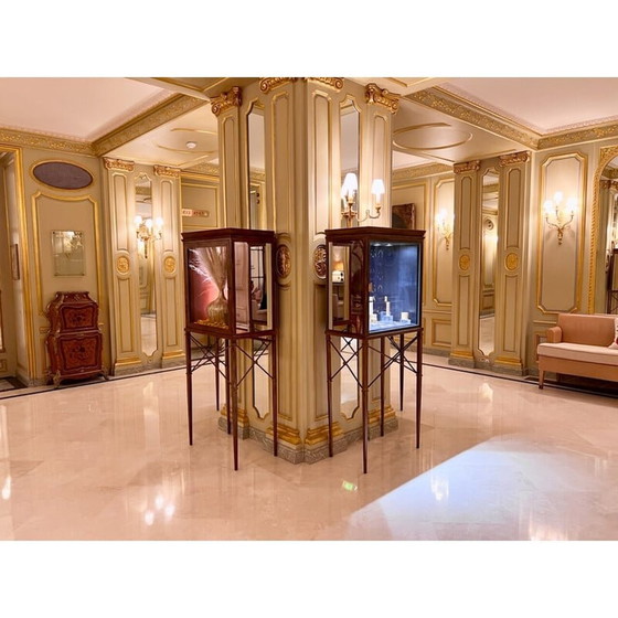 Image 1 of Vintage gilded wrought iron and mirror display cabinet, 1920