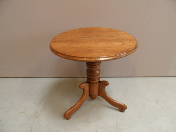 Image 1 of Table d'appoint vintage en chêne