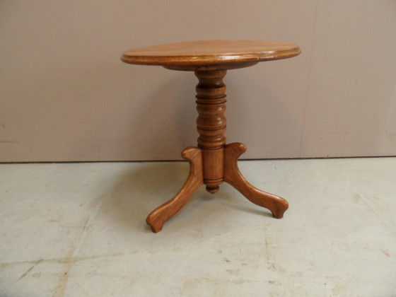 Image 1 of Table d'appoint vintage en chêne