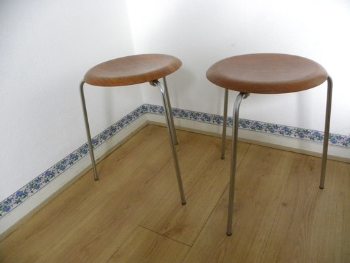 2x Dot Stools By Arne Jacobsen For Fritz Hansen