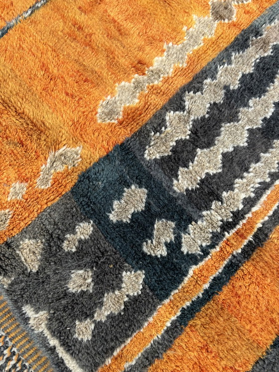 Image 1 of Superbe tapis marocain abstrait moderne orange