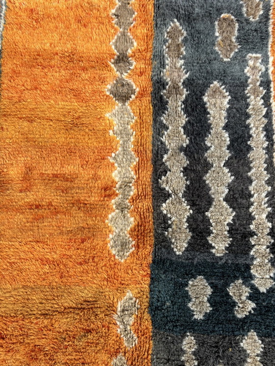 Image 1 of Superbe tapis marocain abstrait moderne orange