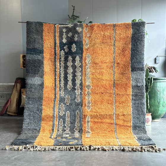 Image 1 of Superbe tapis marocain abstrait moderne orange