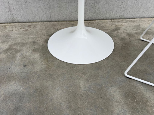 Knoll International, Saarinen Tulip Table