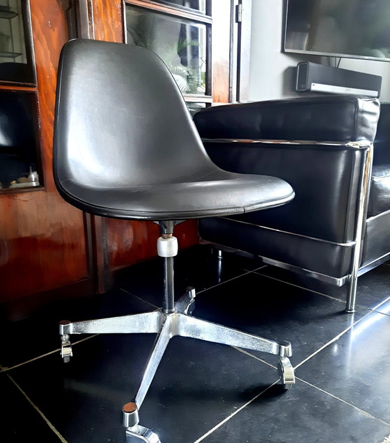 Image 1 of 4x Eames Fiberglass side chair Herman Miller