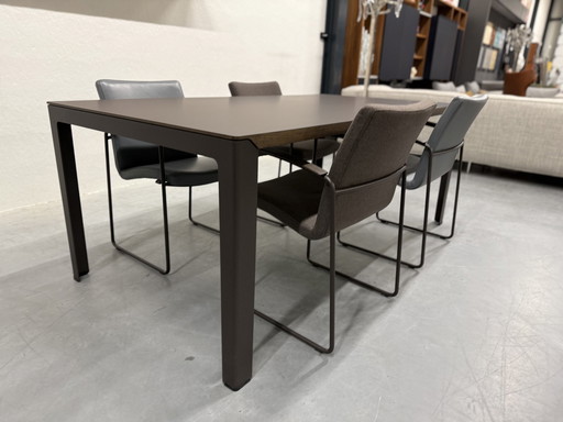 Leolux Kalia Dining Table Fenix Leaf Cocoa Orinoco 190