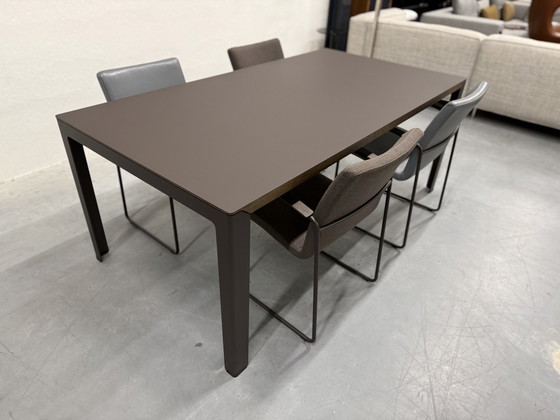 Image 1 of Leolux Kalia Dining Table Fenix Leaf Cocoa Orinoco 190